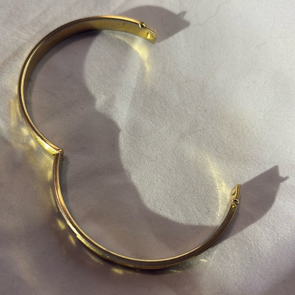 Beautiful Etched 18k RGP  Gold Bracelet with Snap Closure - Picture 3 of 13